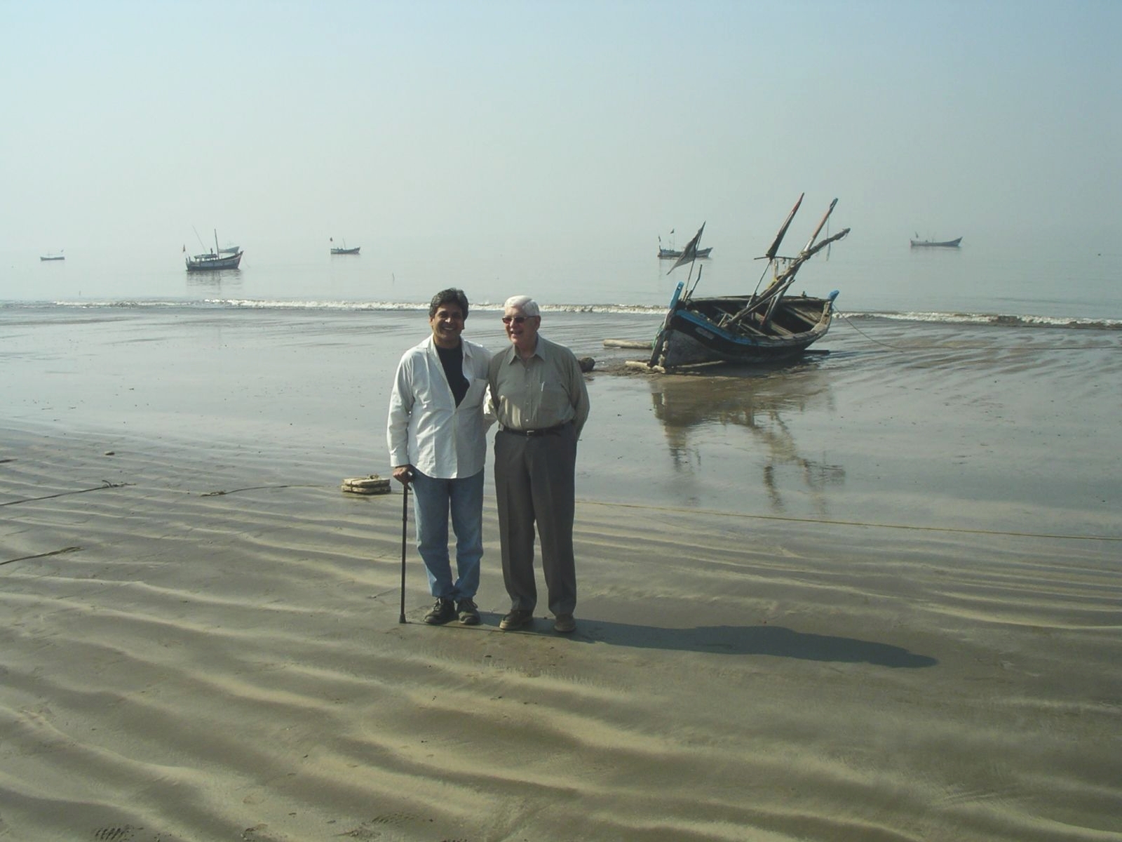 Felix Heidenstam - with local hotel-keeper, Dehanu Beach, Maharashtra, India, 2006